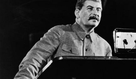 Ahogy Sztálin visszatért az élet a mai Oroszország, az elemző