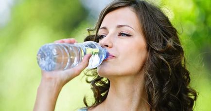 Як зрозуміти, чи достатньо води ви п'єте перевірте 10 ознак