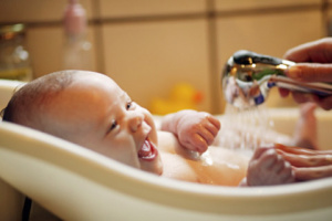 Як правильно купати новонародженого