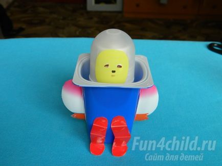 Як зробити космонавта з підручних матеріалів