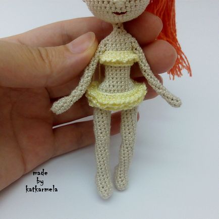 Hogyan készítsünk egy fürdőruha fodros a baba horog - katkarmela játékok Amigurumi horgolt