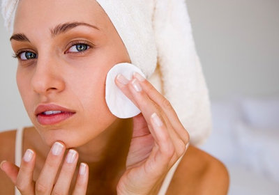 Cum se reduce conținutul de grăsime al pielii feței