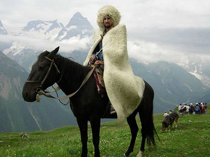 Кавказька бурка - історія гірського наряду