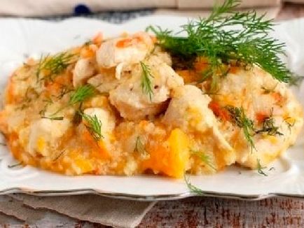 Кукурудзяна каша з куркою і овочами