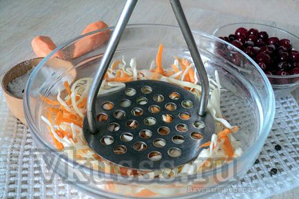 Квашена капуста з журавлиною смачний рецепт з фото