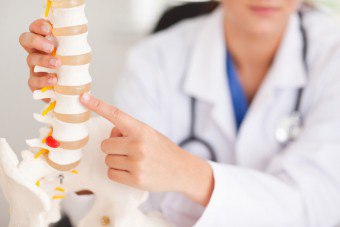 Terapia manuală a coloanei vertebrale, cu osteocondroză, hernie, cefalee