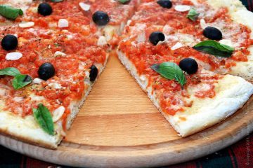 Marinara - pizza paradicsomszósszal és olajbogyó (mártással) Marinara - pizza paradicsomszósszal és olajbogyó