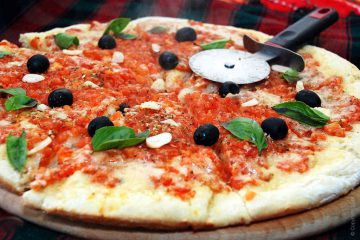 Marinara - pizza cu sos de roșii și măsline