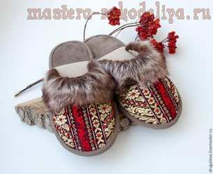 Maestru de clasă pe papuci de cusut în stil rusesc 