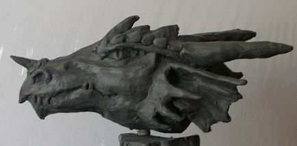 Maestru de clasă pentru a face un dragon de la papier-mâché și premierul ladoll