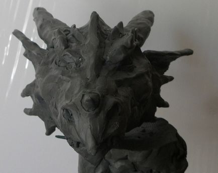 Clasa de masterat de a face un dragon de la papier-mâché și premierul ladoll