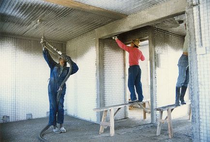 Este posibil să se izoleze și să se întărească pereții subsolului cu un beton turnat