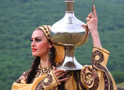 Costum național de specie Dagestan și descriere