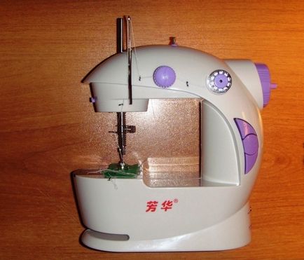 Невелика швейна машинка
