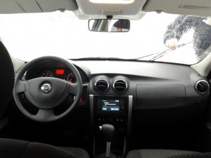 Nissan Almera 2013 și un test drive, totul despre mașina Nissan Almera