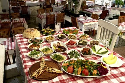 Pranz în taverna greacă recomandări utile