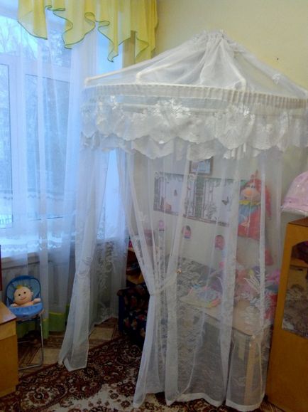 Decorarea colțului de izolare din grupul de mijloc pe phogos