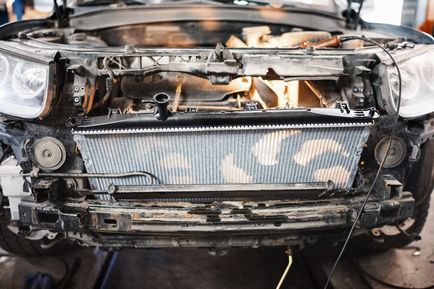 Radiátor nyomáspróba Hyundai Santa Fe - áttekintést ad a műszaki központjában gépkocsival a déli
