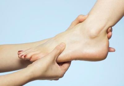 Опухла кісточка на нозі що робити, ніж лікувати пухлина кісточки великого пальця ноги