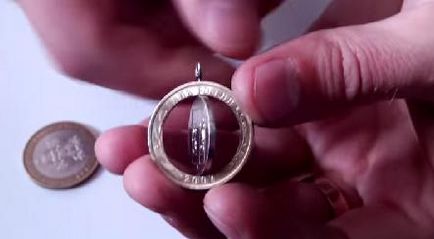 Оригінальний брелок з ювілейною 10-рублевої монети з обертової серцевиною - винаходи