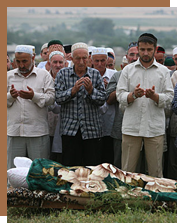 Jellemző Shia temetési összehasonlítva az általános muzulmán szokások