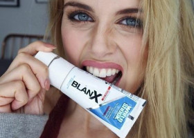 Відбілююча італійська зубна паста blanx white shock