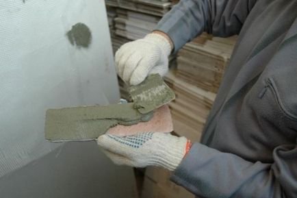 Finisarea fatadei casei cu o tehnologie de piatră cu mâinile tale