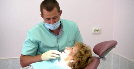 Prima consultație a dentistului de la clinica Crown