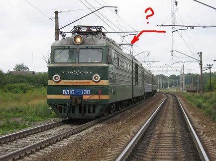 De ce, atunci când conduci la locomotivele electrice, pantograful din spate este adesea ridicat