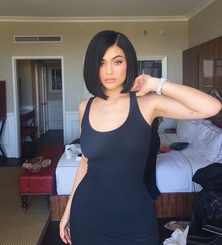 De ce a devenit la modă să meargă fără sutien, kylie jenner, fotografia 2