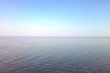 În Siberia - un lac mare, districtul Sharypovo