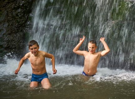 Похід по водоспадів другого припливу кутаркі