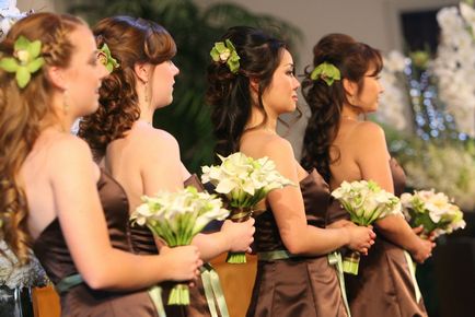 Coafuri pentru o nuntă pentru oaspeții pe păr mediu, lung sau scurt, fotografie