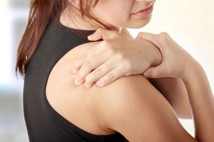 Причини і лікування болю в плечі