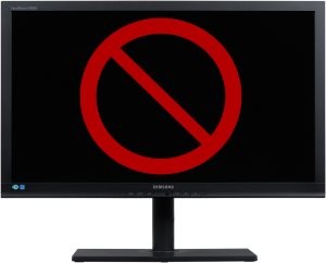 Când porniți computerul, monitorul nu pornește.