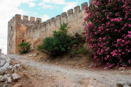 Примарні воїни старовинного замку Франгокастелло на острові Крит - привиди - новини