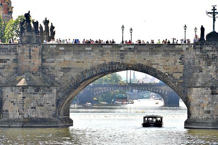 O plimbare de-a lungul fluviului din Praga