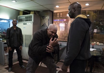 A felülvizsgálatot az első évad „Luke Cage”