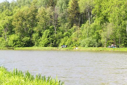 Pescuitul pe lacul Seneg din Rusia cu un ghid