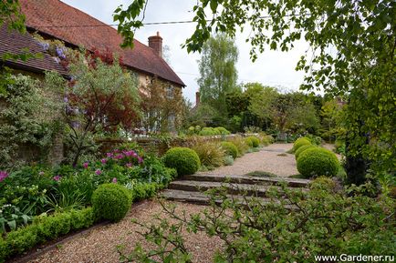 Rosemary alexander garden - ferma de nisip