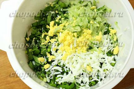 Salata de usturoi sălbatic, cu ouă și castraveți proaspeți - rețetă cu fotografii în mișcare