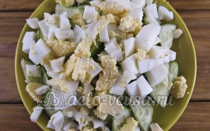 Салат з редиски з яйцем і огірком покроковий рецепт