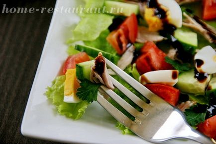 Salata cu carne de vită și legume fierte este într-adevăr vară, luminoasă și foarte gustoasă! Restaurantul de acasă