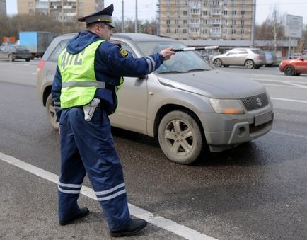 A bírság parkolás a területen a jel - parkoló taxi -, hogy egy rubelt - Moszkva 24