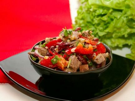 Kiadós hús saláta - olasz ételek - babbal