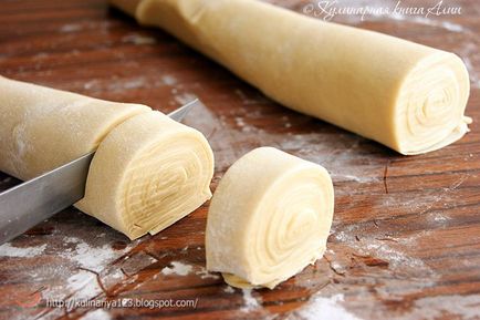 A réteges Samsa (valós, üzbég) (puff) A réteges Samsa (valós, üzbég)