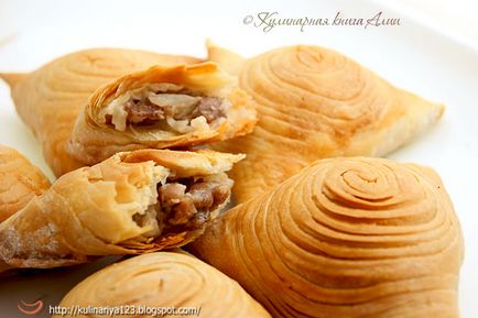 A réteges Samsa (valós, üzbég) ((valós) A réteges Samsa (valós, üzbég)