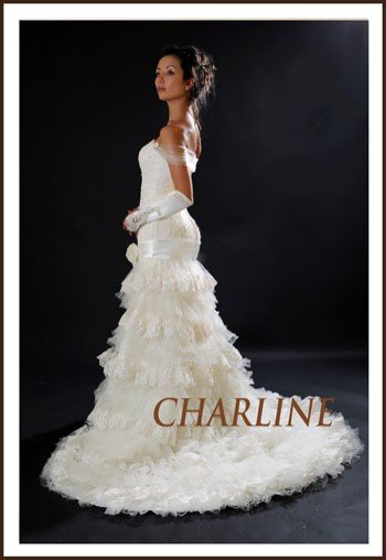 Îmbrăcăminte de nuntă ale salonului «charline» (Moscova)