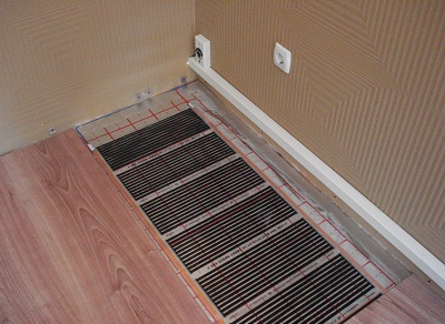 Теплі електричні підлоги плюси і мінуси, чи шкідливий для здоров'я, а також переваги і недоліки