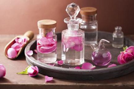 Beneficii uimitoare de ulei de trandafir pentru piele și sănătate în general